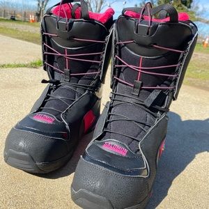 Women’s snowboard boots